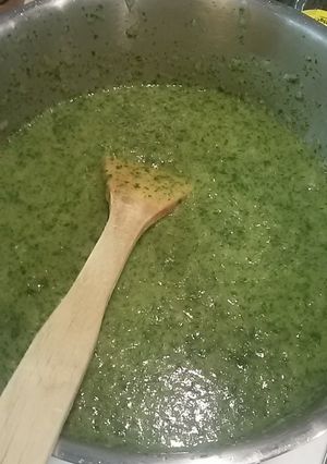 A picture of Watercress soup.