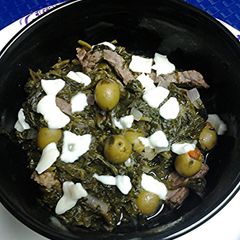 A picture of Garlicky Spinach and beef.