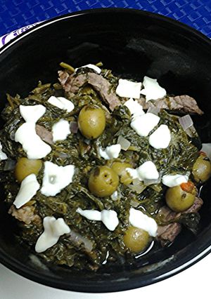 A picture of Garlicky Spinach and beef.