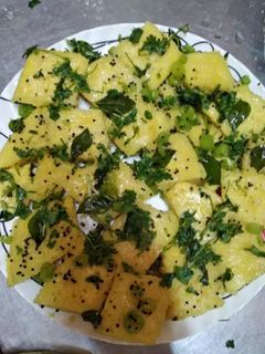 ખમણ ઢોકળાં (Khaman Dhokla Recipe In Gujarati) રેસીપી મુખ્ય ફોટો