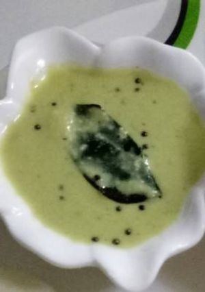 A picture of Coconut green chutney.