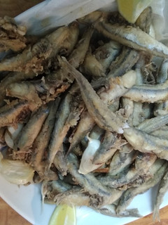 Una foto de Boquerones fritos con ajo