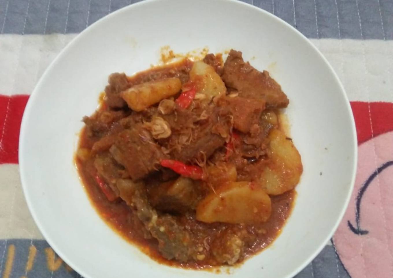 Krengsengan daging sapi dan kentang