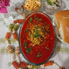 A picture of Zanzanit Misal Pav.