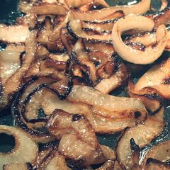 A picture of Sautéed onions.