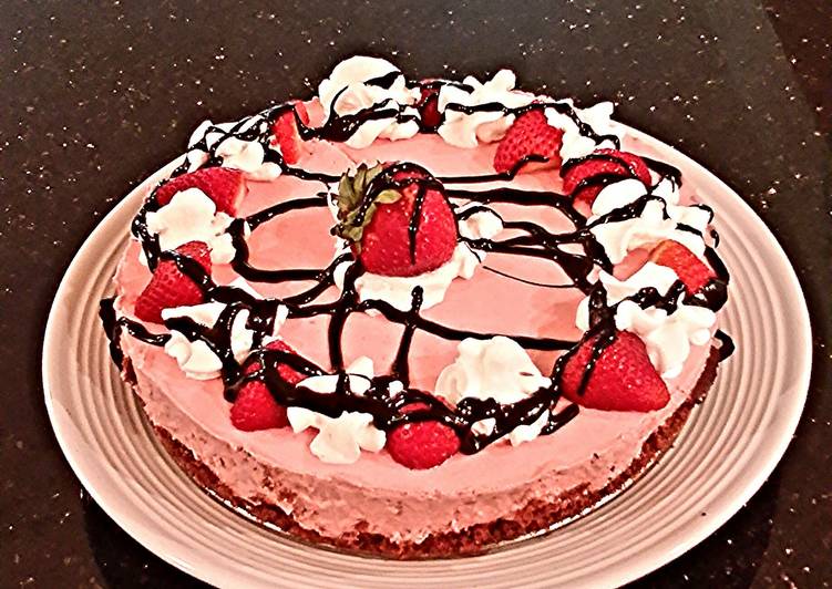 Steps to Prepare Favorite Strawberry Cream Torte