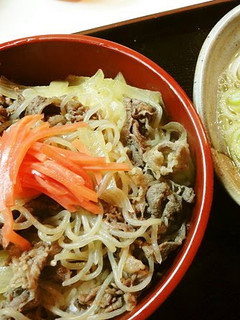 A picture of Healthy Gyuudon (Beef & Rice Bowl) with Shirataki Noodles.