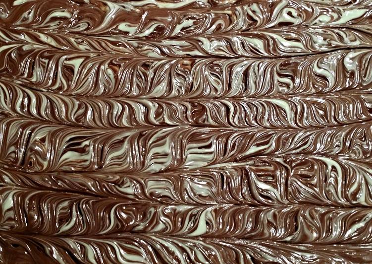 Steps to Make Favorite Mint Chocolate Cookie Bark