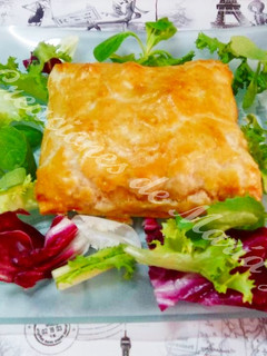 Una foto de Hojaldre de pollo con bechamel