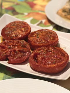 Una foto de Tomate al horno, acompañamiento de primera!!!