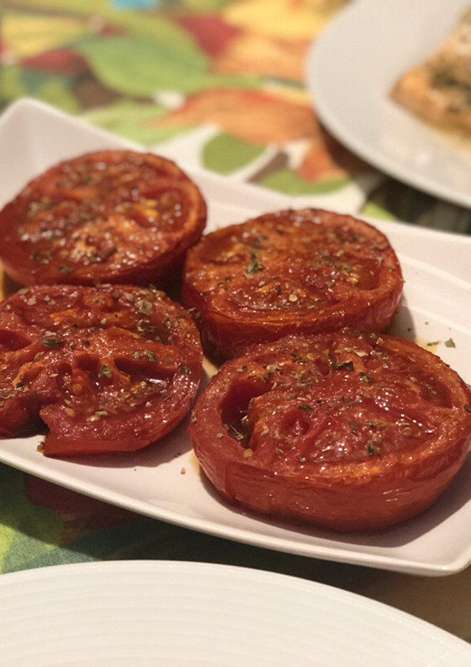 Una foto de Tomate al horno, acompañamiento de primera!!!