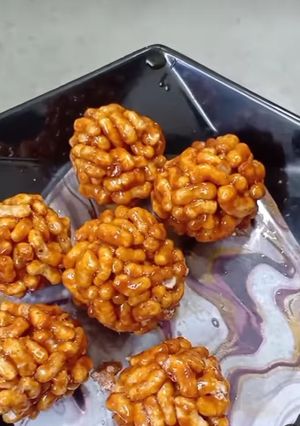 मुरमुरे के लडडू (Murmure ke laddu recipe in Hindi) रेसिपी मुख्य फोटो