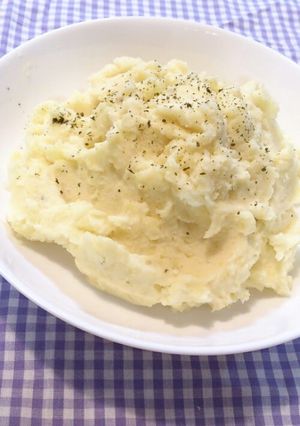 A picture of Microwaved Easy Creamy Mashed Potatoes.
