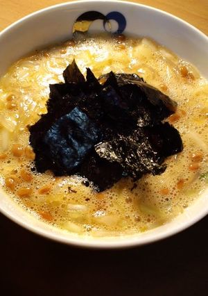 A picture of Egg, Natto and Onion with Shirataki Noodles.