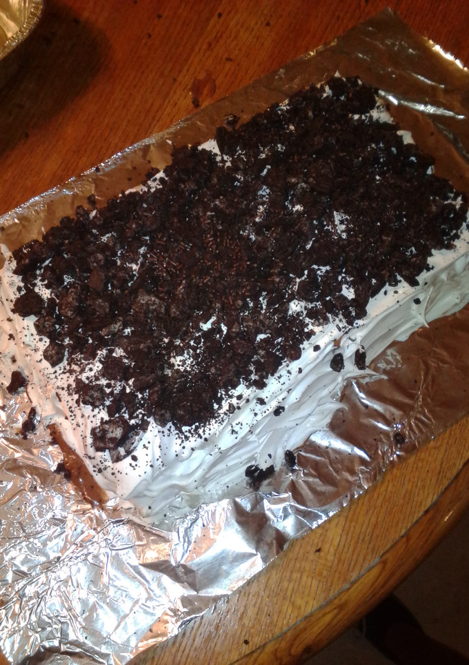A picture of Ice cream Oreo cake.