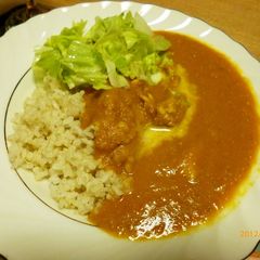A picture of Simple Butter Chicken Curry using a Hand Blender.