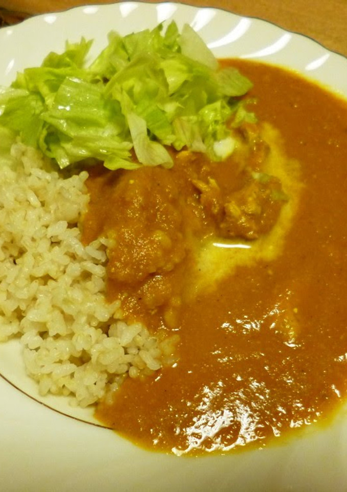 A picture of Simple Butter Chicken Curry using a Hand Blender.