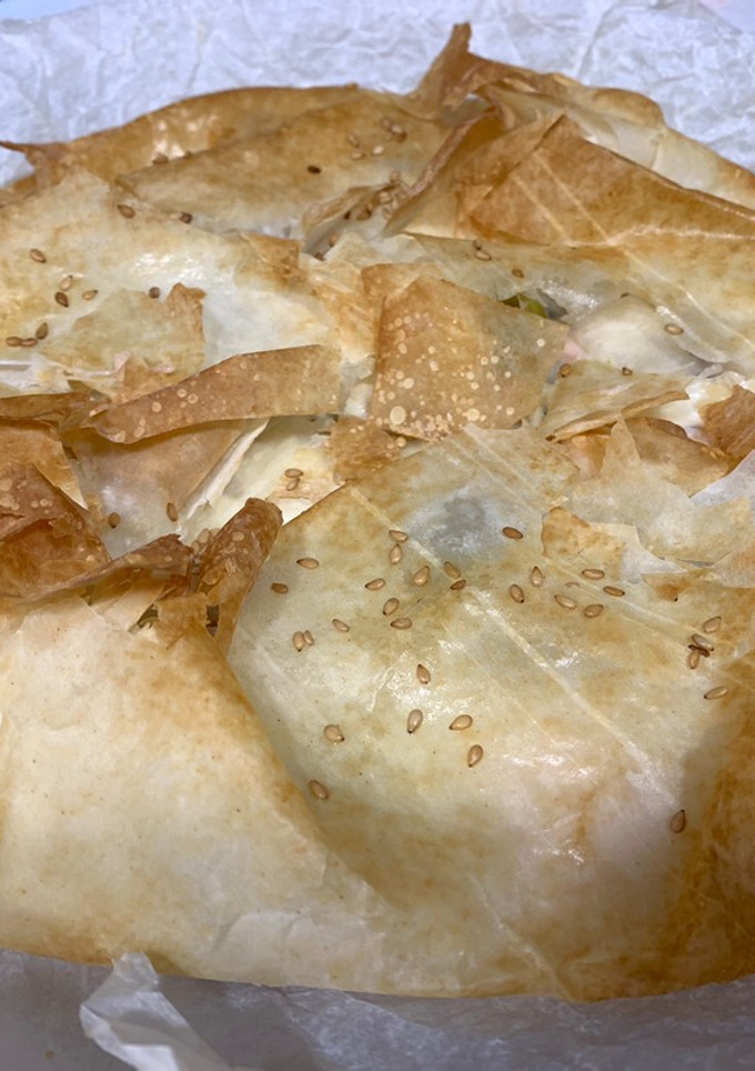 Una foto de Pastel de salmón y mozzarella con masa filo "a la siciliana"
