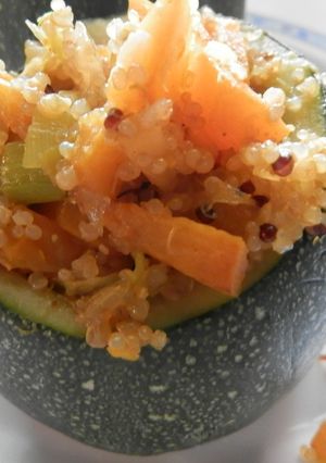 Foto principal de Calabacines rellenos de quinoa y verduras
