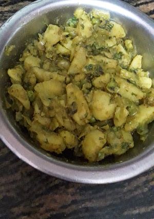 आलू पत्तागोभी मटर की सब्जी (aloo pattagobi recipe in Hindi) रेसिपी मुख्य फोटो