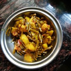 A picture of Aloo moongre ki sabzi.