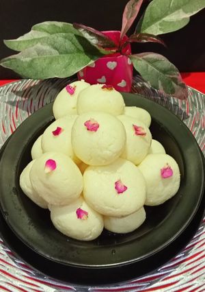 A picture of Rasgulla Sweets.