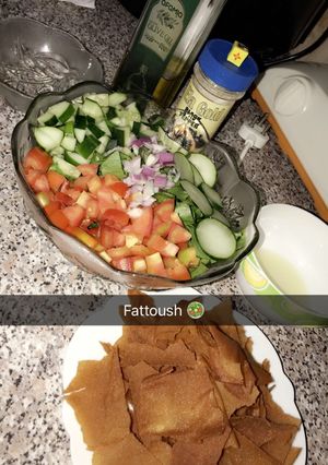 A picture of Fattoush salad.