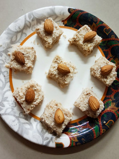 बादाम मैसूर पाक (Badam mysore pak recipe in Hindi) रेसिपी मुख्य फोटो