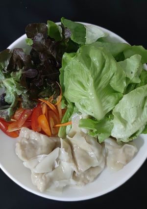 รูปของ สลัดผักเกี๊ยวน้ำไก่