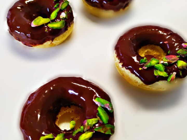 Anti Ribet, Buat Baked donut with dark chocolate pistachio glazed Rumahan