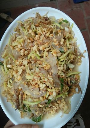 Hình của món Nộm sứa hoa chuối.