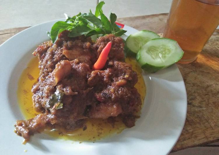 Ayam rendang serundeng kelapa