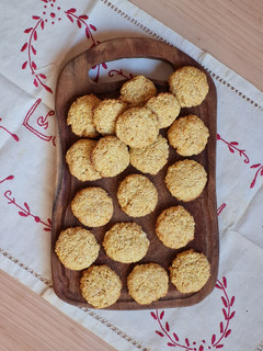 Una foto de Galletitas de avena, naranja, coco y mantequilla de maní 🥣