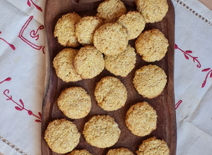 Una foto de Galletitas de avena, naranja, coco y mantequilla de maní 🥣