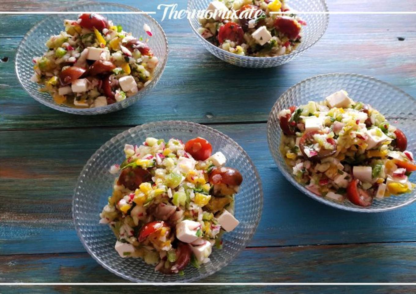 Ensalada de pepino, rabanitos y pimientos con Thermomix