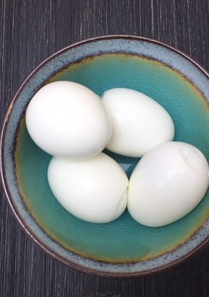 A picture of Trick: How to peel a hard boiled egg.