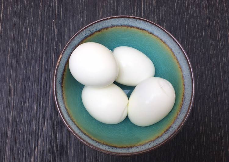 How to Make Ultimate Trick: How to peel a hard boiled egg