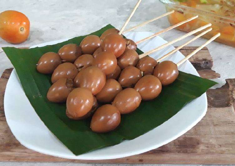 Langkah Mudah untuk Membuat Sate Telur Puyuh / Telur Pindang yang Lezat Sekali