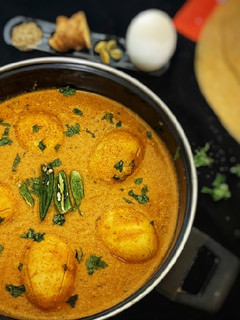 ஹைதராபாத் ஸ்டைல் முட்டை கிரேவி(hydrebad style egg gravy recipe in tamil) செய்முறை முக்கிய புகைப்படம்