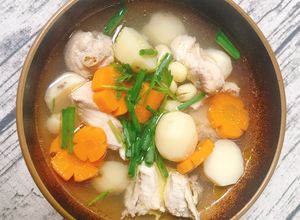 Hình của món Canh Gà Hầm Củ Quả.