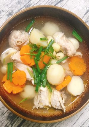 Hình của món Canh Gà Hầm Củ Quả.
