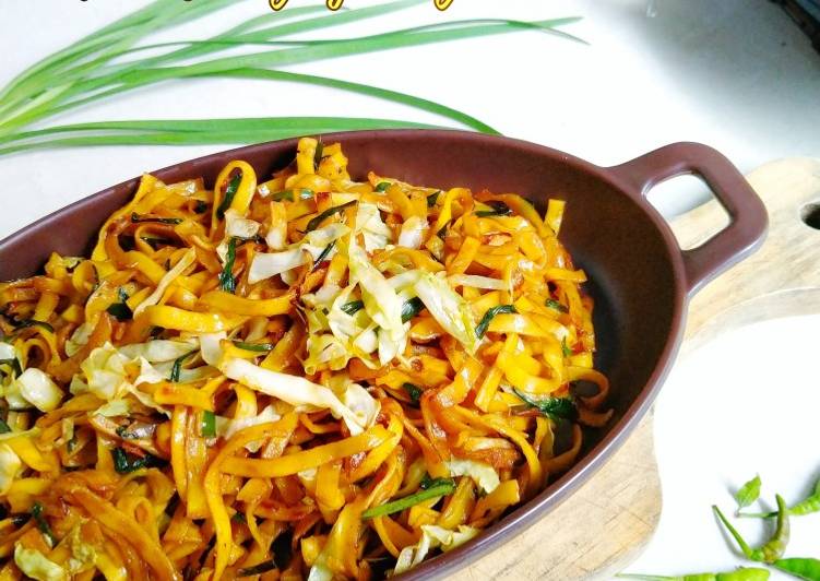 Mie Kuning Goreng Belacan