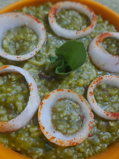 પાલક ખીચડી(Palak khichdi recipe in Gujarati) રેસીપી મુખ્ય ફોટો