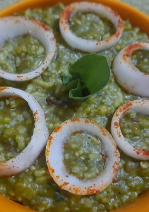 પાલક ખીચડી(Palak khichdi recipe in Gujarati) રેસીપી મુખ્ય ફોટો