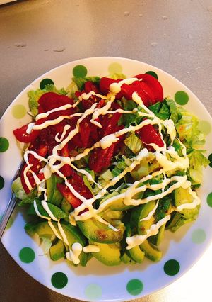 Hình của món Salad bơ cà chua.