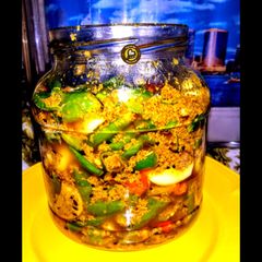 A picture of Green Chilli And Garlic Pickle.