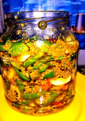 A picture of Green Chilli And Garlic Pickle.