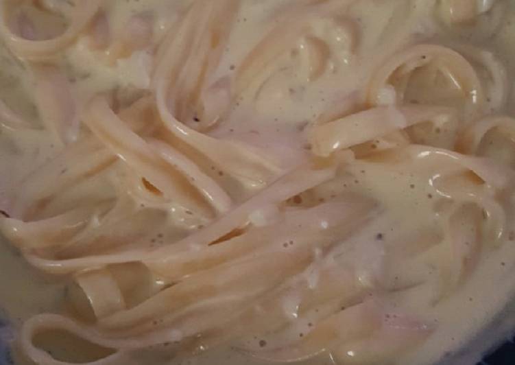 Step-by-Step Guide to Prepare Speedy Fettucine with Alfredo sauce