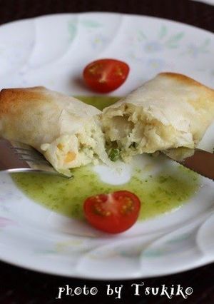 A picture of Cream Sauce Filled Pan-Fried Spring Rolls.