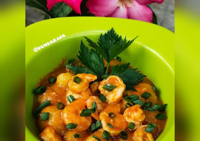 How to Cook Tasty Udang Saos Padang with baby potato